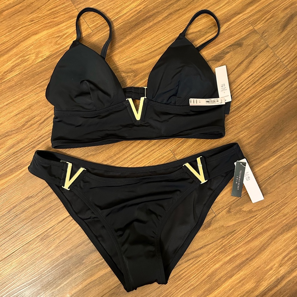 NWT stunning black bikini set with V and gold hardware size L - $70 retail